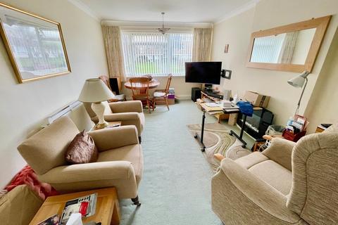 16 Bramber Square, Rustington, Littlehampton, BN16 3EJ