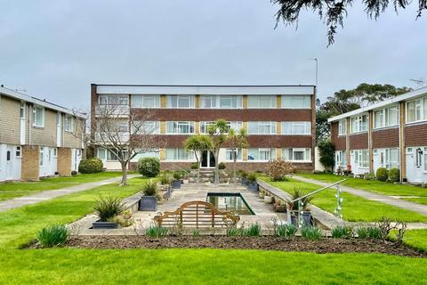 16 Bramber Square, Rustington, Littlehampton, BN16 3EJ