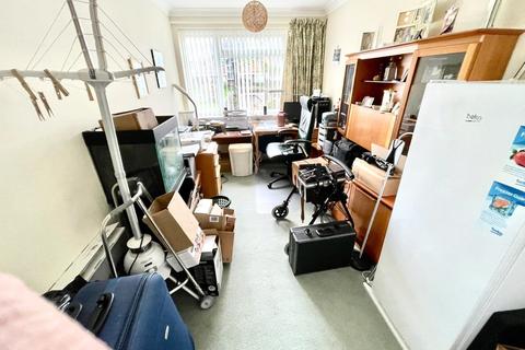 16 Bramber Square, Rustington, Littlehampton, BN16 3EJ