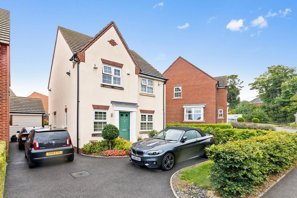 Sandwich Road, Whitfield, Dover, CT16 4 bed detached house £425,000