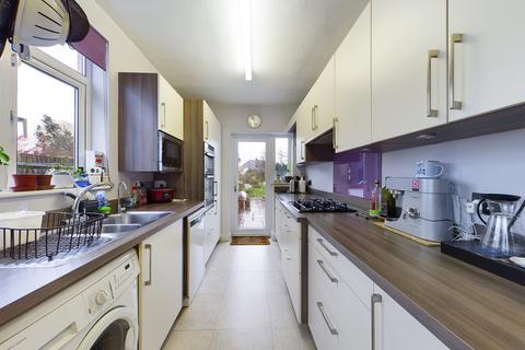 44 Abbotsbury Gardens, Pinner, HA5 1SX