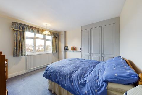 44 Abbotsbury Gardens, Pinner, HA5 1SX
