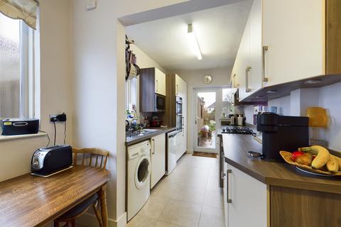 44 Abbotsbury Gardens, Pinner, HA5 1SX