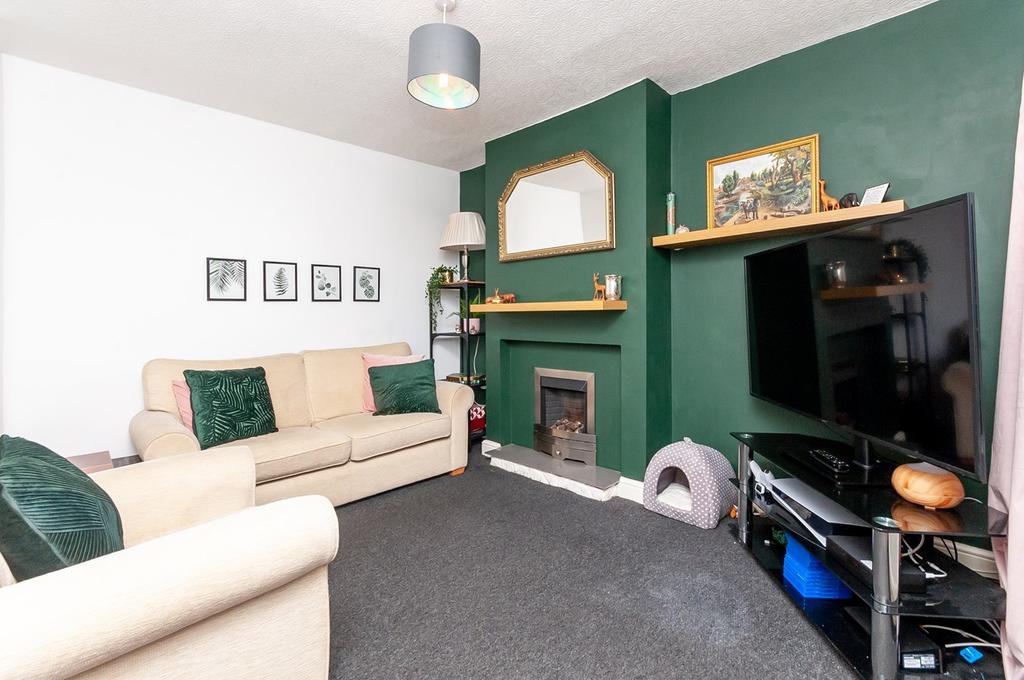 Windle Hall Drive, St Helens, WA10 2 bed semidetached house £135,000