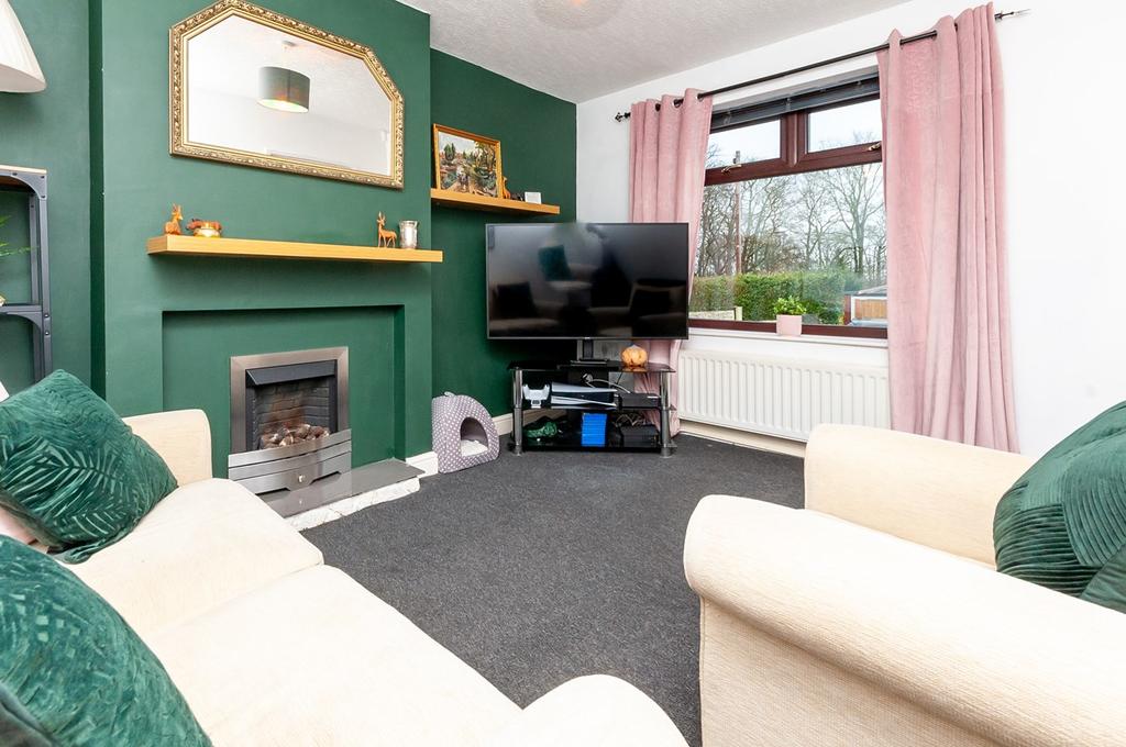 Windle Hall Drive, St Helens, WA10 2 bed semidetached house £135,000
