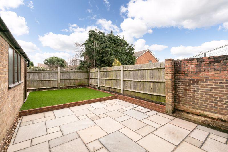 Lindley Road, WaltonOnThames 3 bed semidetached house £1,800 pcm