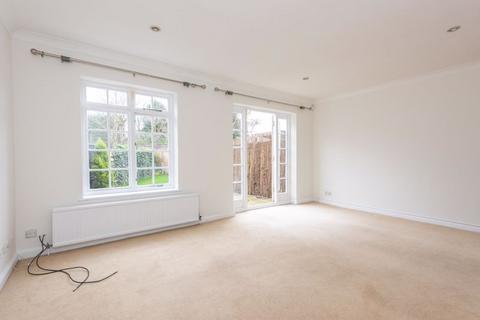 3 bedroom terraced house to rent, Ashley Road, Walton-On-Thames