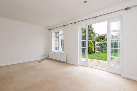 3 bedroom terraced house to rent, Ashley Road, Walton-On-Thames