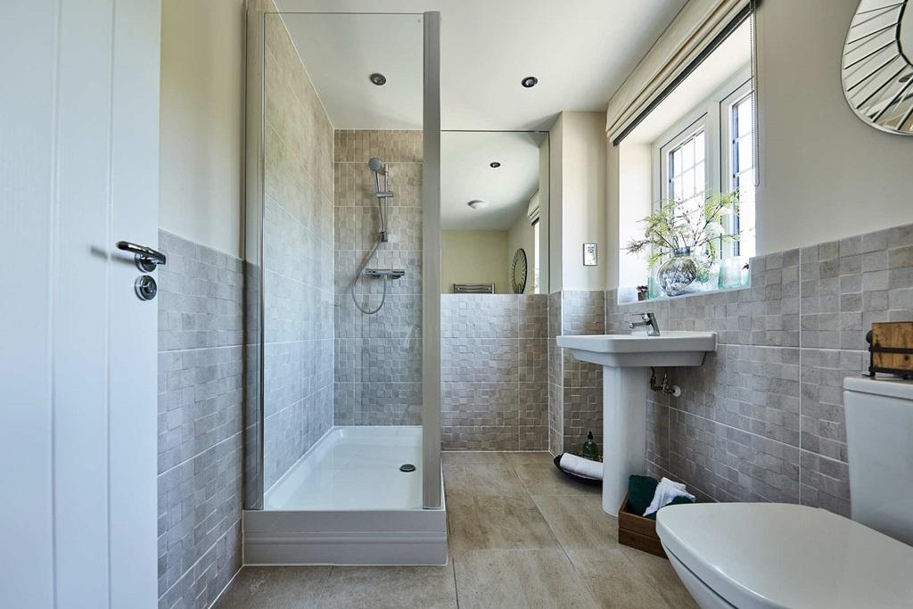 En-suite shower room away from the family
