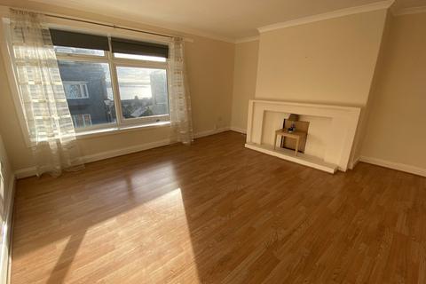 3 bedroom flat to rent, Charles Street, Milford Haven, Sir Benfro, SA73