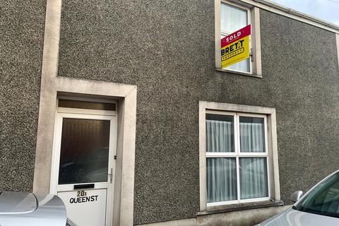 2 bedroom semi-detached house to rent, Queen Street, Pembroke Dock, Sir Benfro, SA72