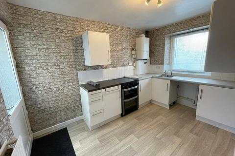 2 bedroom semi-detached house to rent, Queen Street, Pembroke Dock, Sir Benfro, SA72