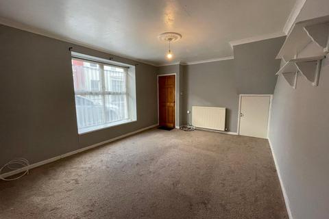 2 bedroom semi-detached house to rent, Queen Street, Pembroke Dock, Sir Benfro, SA72