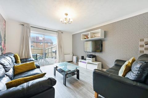 2 bedroom house to rent, Keats Close, SW19