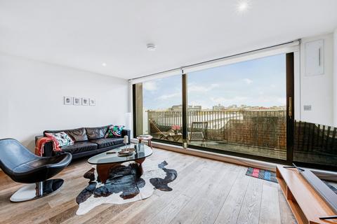2 bedroom flat to rent, Bazalgette Court, Great West Road, Hammersmith