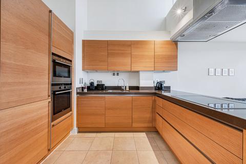 2 bedroom flat to rent, Bazalgette Court, Great West Road, Hammersmith