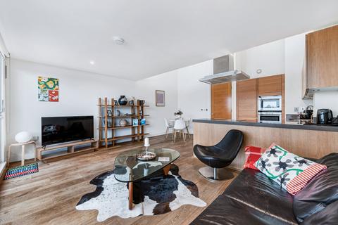 2 bedroom flat to rent, Bazalgette Court, Great West Road, Hammersmith