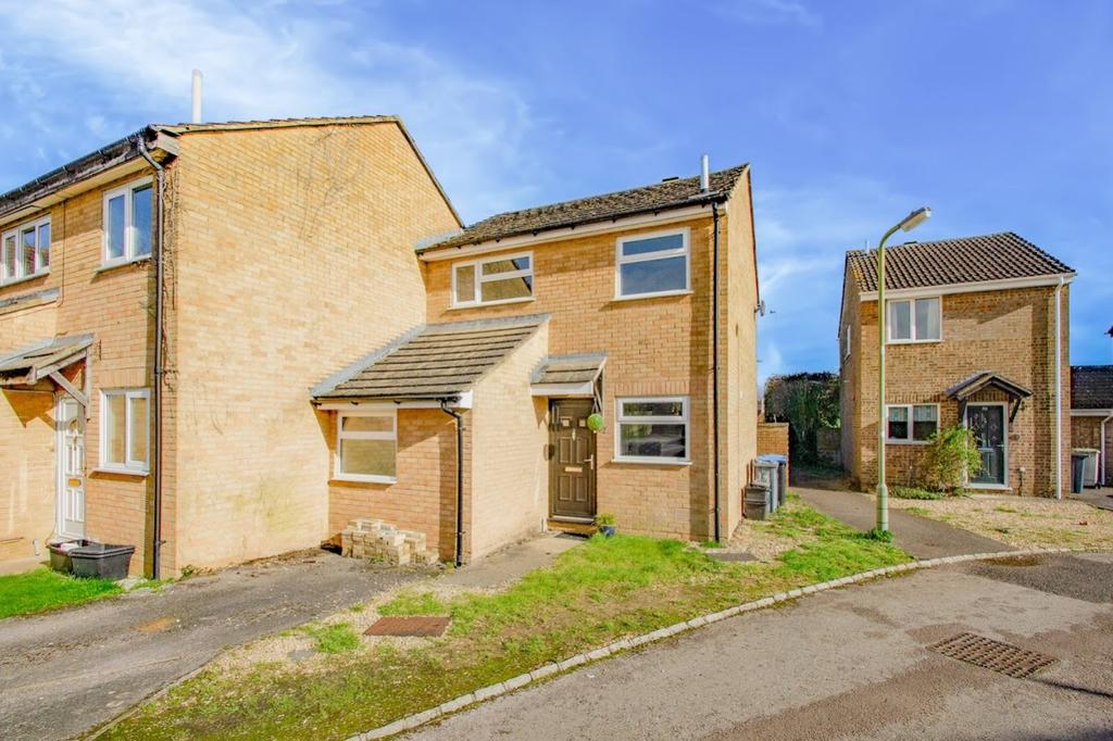 Mayfield Close, Carterton, Oxfordshire OX18 2 bed semidetached house