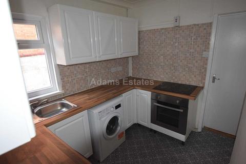 3 bedroom terraced house to rent, Orts Road, Reading