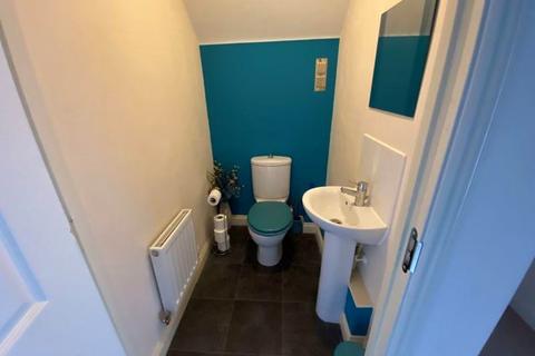 10 Larch Close, Nuneaton, CV10 9FE