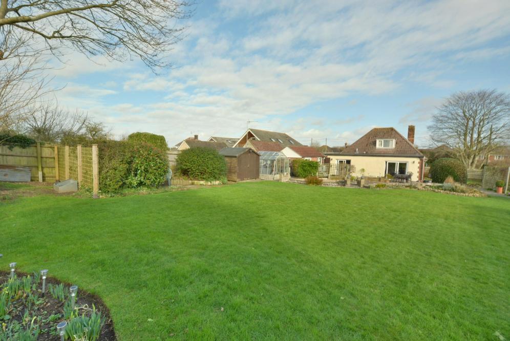 Blandford Road, Sturminster Marshall, Dorset, BH21 4AF 4 bed chalet for