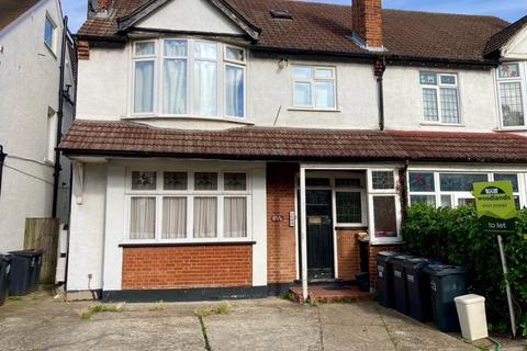 Studio to rent, Purley Park Road, Purley