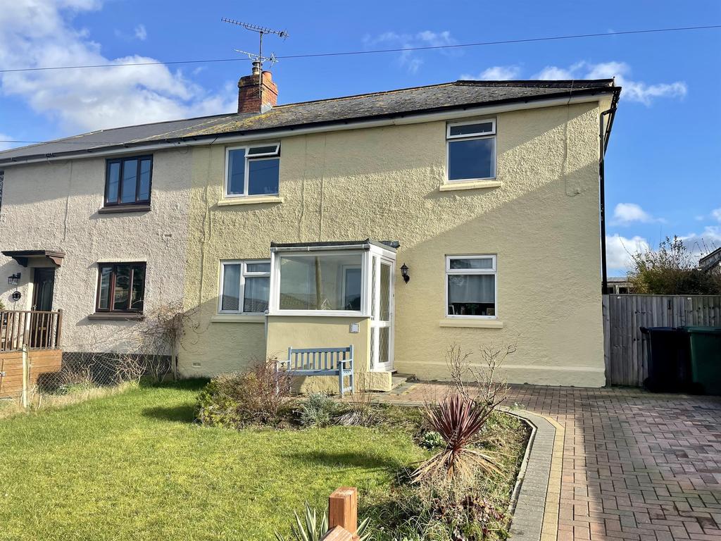 Highfields Approach, Dursley, GL11 4NP 3 bed semidetached house £285,000