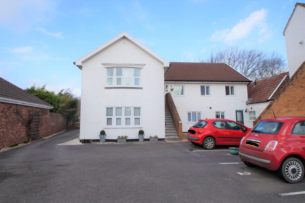 Stoddens Road, BurnhamonSea, Somerset, TA8 2 bed apartment £183,750