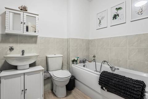 21 Hancock Close, Aylesbury, HP21 9AU