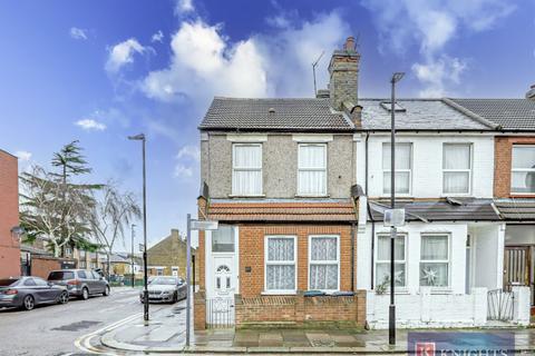 3 bedroom end of terrace house for sale - Rosebery Avenue , London, N17