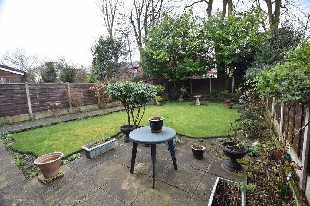 Winchester Road, Urmston, M41 3 bed semidetached house £350,000