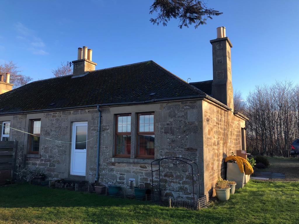 Duffus, Elgin IV30 2 bed semidetached house £550 pcm (£127 pw)