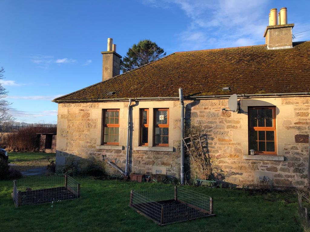 Duffus, Elgin IV30 2 bed semidetached house £550 pcm (£127 pw)