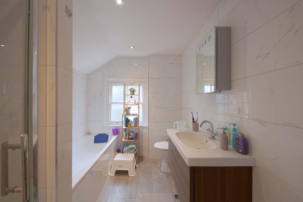 Bell Street, Maidenhead, SL6 2 bed terraced house £1,800 pcm (£415 pw)