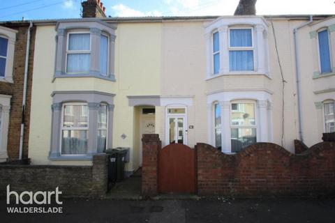 3 bedroom terraced house to rent, Alexandra Road, Sheerness