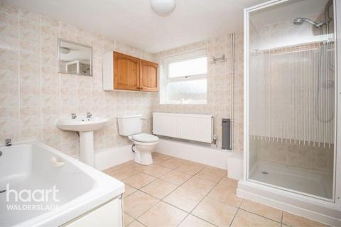 3 bedroom terraced house to rent, Alexandra Road, Sheerness