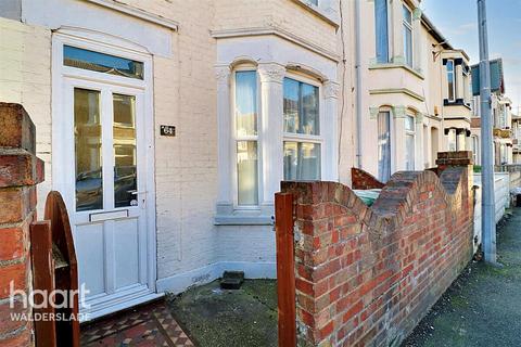 3 bedroom terraced house to rent, Alexandra Road, Sheerness