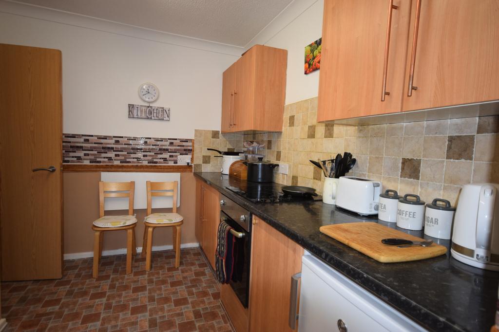 Saltcotes Road, Lytham St. Annes... 2 bed flat £110,000