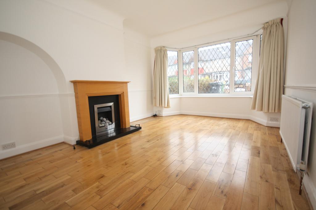 Conisborough Crescent, London, SE6 3 bed terraced house £1,800 pcm (£