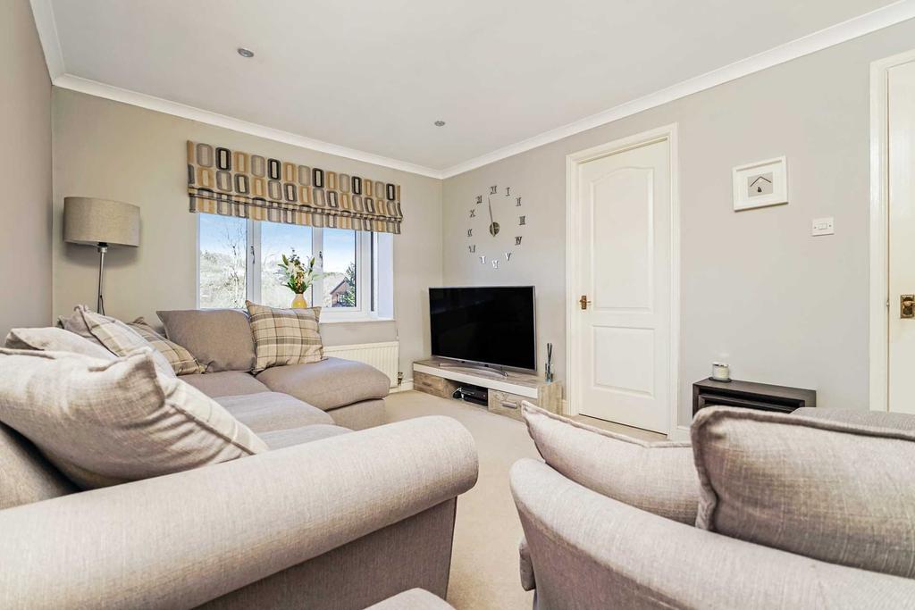 Nursery Lane, Kilmacolm 2 bed apartment £113,000