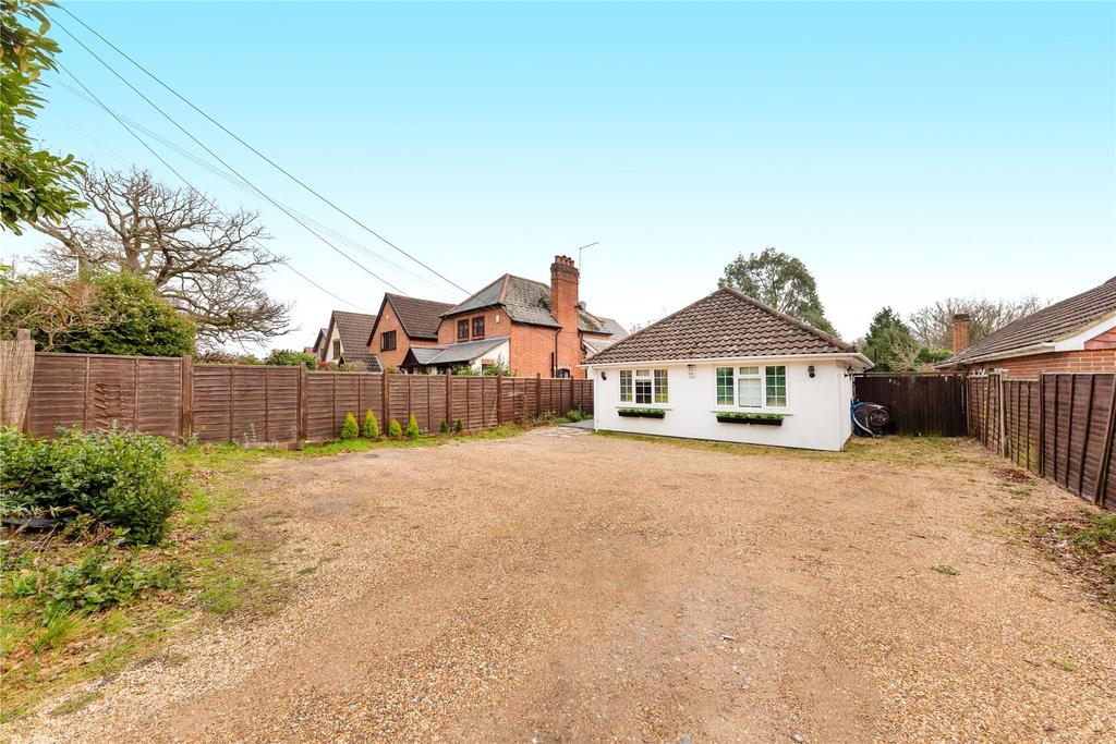 Barkham Road, Wokingham, Berkshire, RG41 3 bed bungalow £680,000