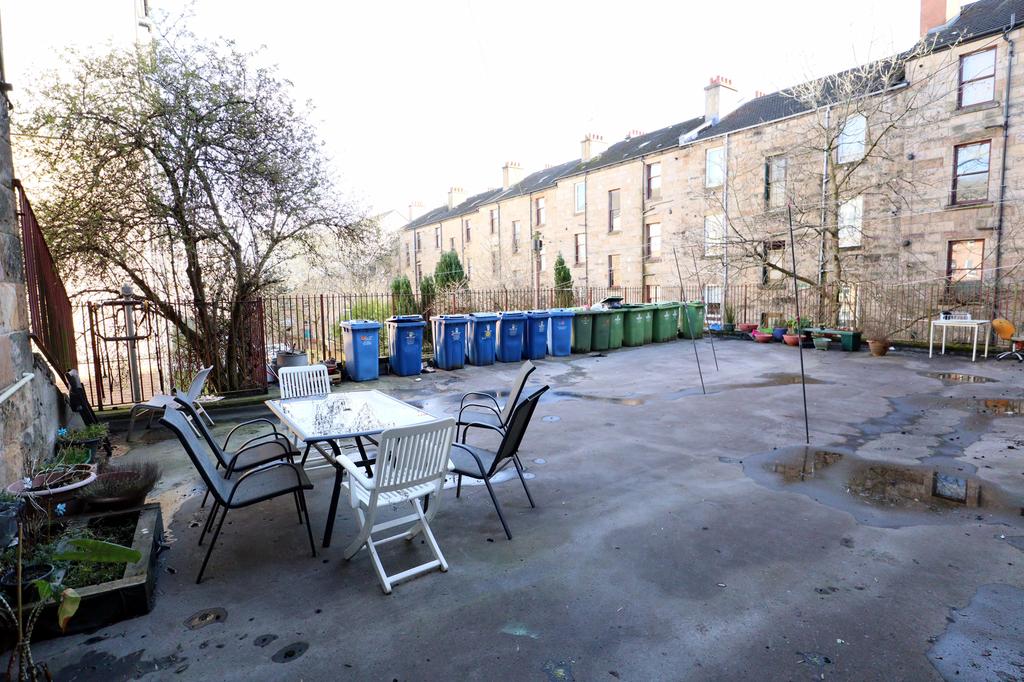 Rear courts