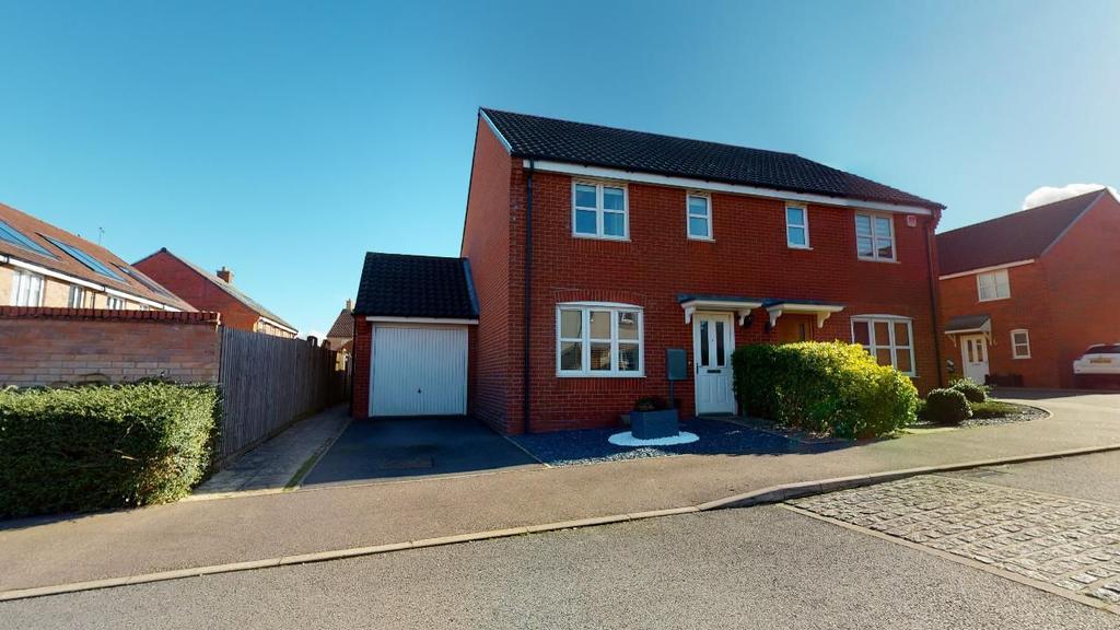 Prestbury Road, Duston, Northampton NN5 6XP 3 bed semidetached house