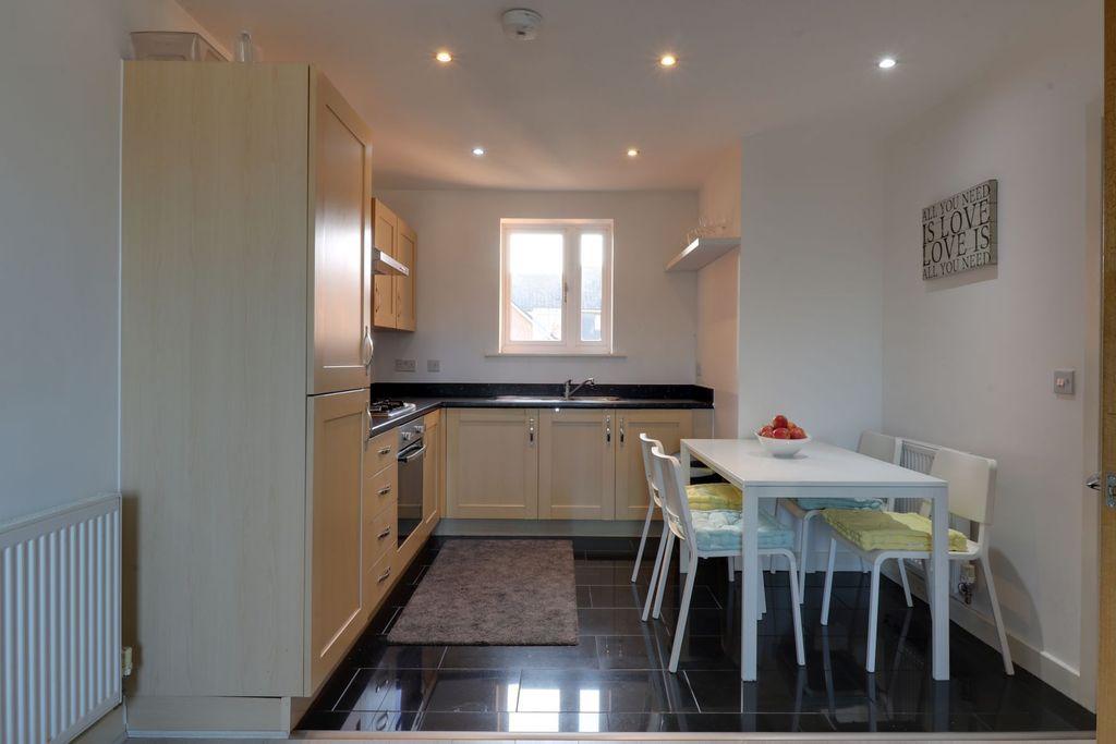 Vauxhall Way, Dunstable, Beds LU6 1BF 2 bed flat £1,000 pcm (£231 pw)