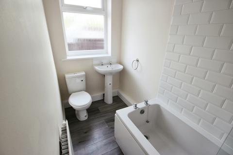 3 bedroom semi-detached house to rent, Doulgas Road, Wigan, WN7