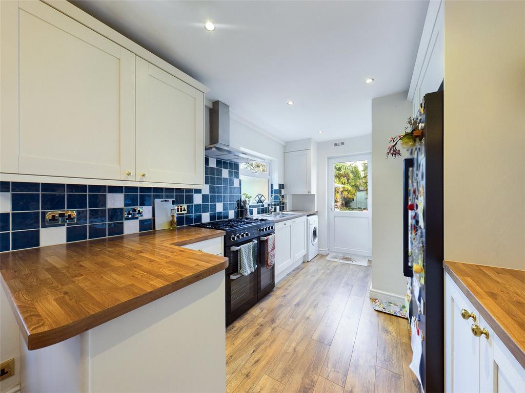 Deans Way, Gloucester, Gloucestershire, GL1 3 bed semidetached house £290,000