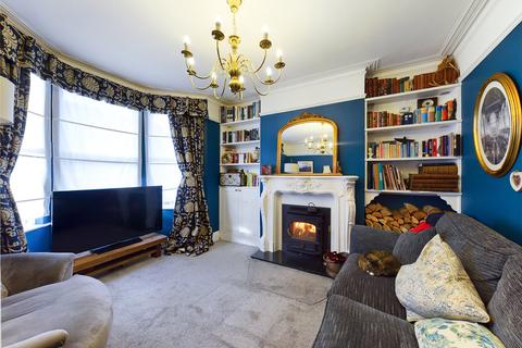 70 Deans Way, Gloucester, GL1 2QD