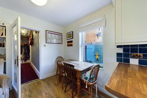 70 Deans Way, Gloucester, GL1 2QD