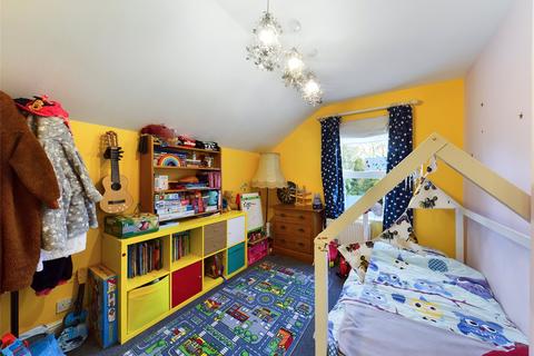 70 Deans Way, Gloucester, GL1 2QD