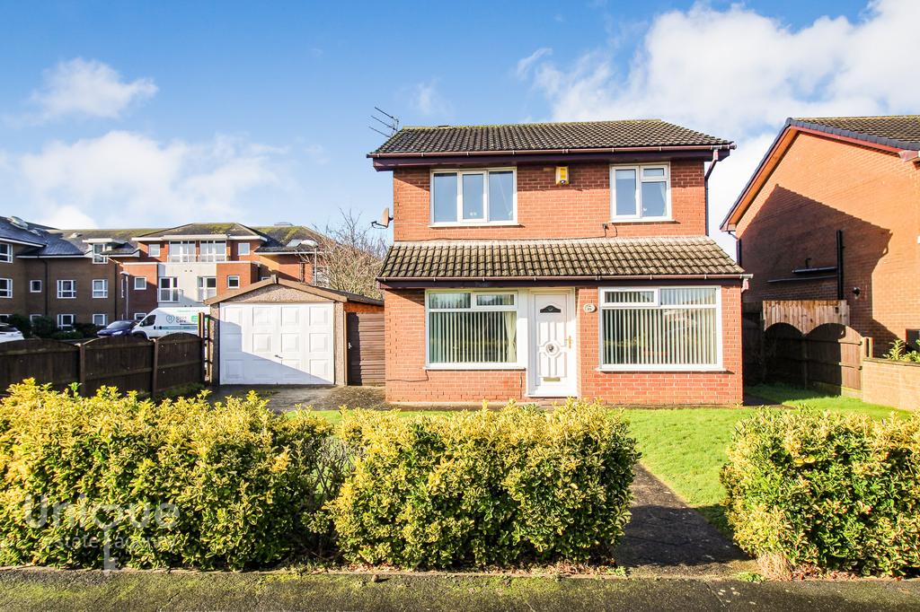 Frobisher Drive, Lytham St. Annes, FY8 3 bed detached house £250,000
